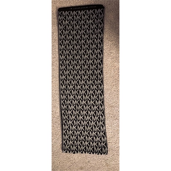 Michael Kors Hat & Scarf Set - Picture 4 of 4